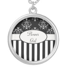 Le baroque rayé noir et blanc collier