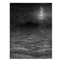 Le bateau abandonné en mer éclairée par la lune carte postale