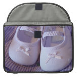 Le bébé Bootie de lavande chausse des douilles de  Housse MacBook Pro