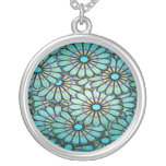 Le bleu fleurit le collier