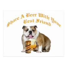 Le bouledogue anglais partage la bière carte postale