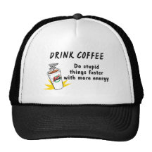 Le café de boissons font des choses stupides plus  casquette de camionneur
