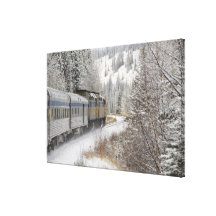 Le Canada, Alberta. PAR L'INTERMÉDIAIRE du train d Toiles Tendues Sur Châssis
