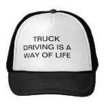 Le casquette avec l'ENTRAÎNEMENT de CAMION EST UN 