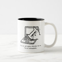 Le chat fâché exige l'attention mug
