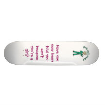 Le chirurgien féminin léger en vert frotte skateboards customisés