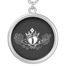 Le Claddagh (blanc) Collier Personnalisé