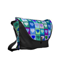 Le coeur bleu ajuste le sac besace