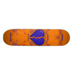Le coeur brisé/planche à roulettes tribale (orange
