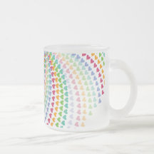 le coeur d'arc-en-ciel de fatfatin arrose la tasse