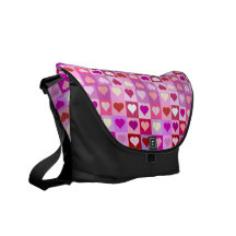 Le coeur rose ajuste le sac besaces
