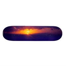 Le coucher du soleil planches à roulettes customisées