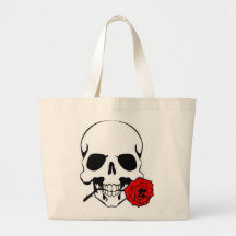 Le crâne avec s'est levé sacs en toile