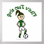 Le football léger de filles dans l'uniforme vert posters