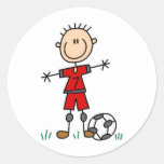Le football uniforme rouge de garçon autocollant rond