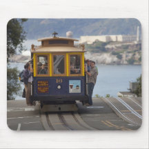 Le funiculaire souffle vers le haut de la rue de H Tapis De Souris