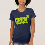 Le geek a ajusté le T-shirt de bleu de femmes