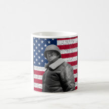 Le Général Patton et le drapeau américain Mugs