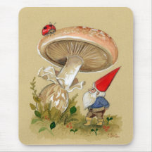 Le gnome trouvent une coccinelle et un champignon tapis de souris