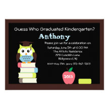 Le hibou sage adorable badine l'invitation d'obten