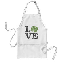 Le jour de St Patrick avec le shamrock d'amour Tablier