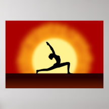Le lever de soleil de silhouette de pose de yoga a
