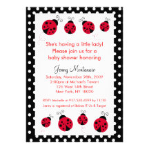Le noir rouge de coccinelle pointille l'invitation