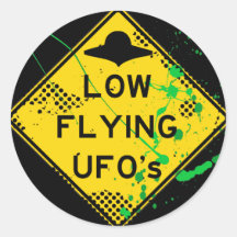 LE PANNEAU ROUTIER DU BAS UFO VOLANT AVEC L'ÉCLABO ADHÉSIFS RONDS