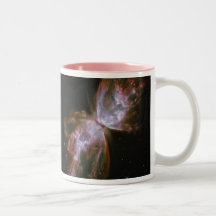 Le papillon émerge café de nébuleuse tasses à café