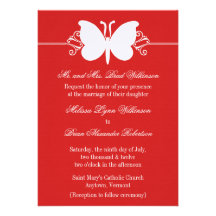 Le papillon rouge foncé tourbillonne invitation de