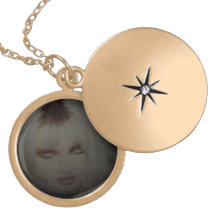 Le pendentif d'or de mirage par Trinnita