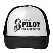Le pilote instantané ajoutent juste le café casquettes de camionneur