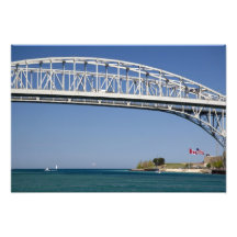 Le pont en eau bleue est un pont 2 de jumeau-enver photographies