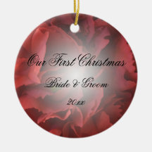 Le premier Noël floral rouge ornementent ensemble
