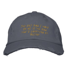 Le seul sac que j'ai sur moi. Chapeau brodé par gu