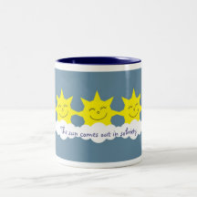 Le soleil sort dans la tasse de sobriété