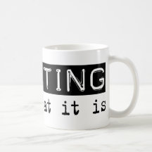 Le tricotage de lui est tasse