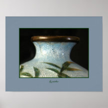 Le vase à Cloisonné sur le bleu gretchen par Affiches