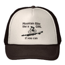Le vélo de montagne aiment une fille casquettes