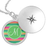 Le vert de corail de roses indien de monogramme on pendentif