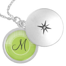 Le vert fait sur commande de monogramme barre le m colliers