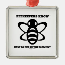 Les apiculteurs savent à l'abeille pendant le mome décoration de noël