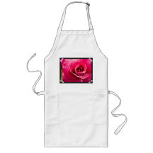 Les baisses de rosée sur se sont levées long tabli