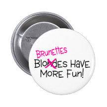 Les brunes ont plus d'amusement pin's avec agrafe