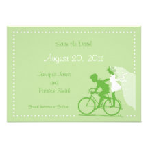 Les couples modernes MIGNONS sur la bicyclette fon Cartons D'invitation
