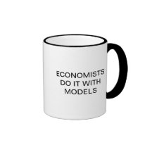 LES ÉCONOMISTES LE FONT AVEC LA TASSE DE MODÈLES