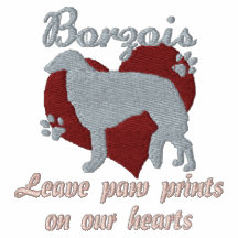 Les empreintes de pattes de congé de barzoïs ont b