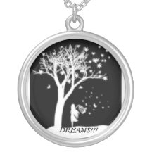 les femmes gardent le saké collier