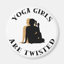 Les filles de yoga sont cadeau tordu aimants