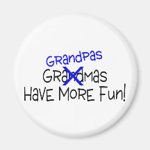Les grand-papas ont plus d'amusement aimant